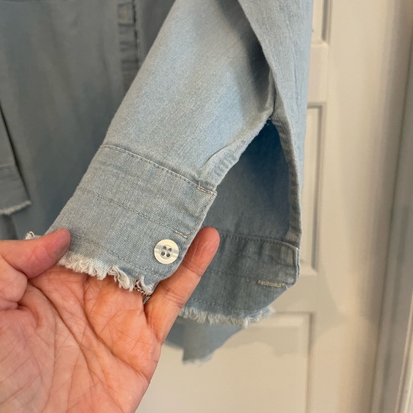 %% Unbranded Denim Button Down Woman’s Blouse Size: Large Preloved - Picture 4 of 10